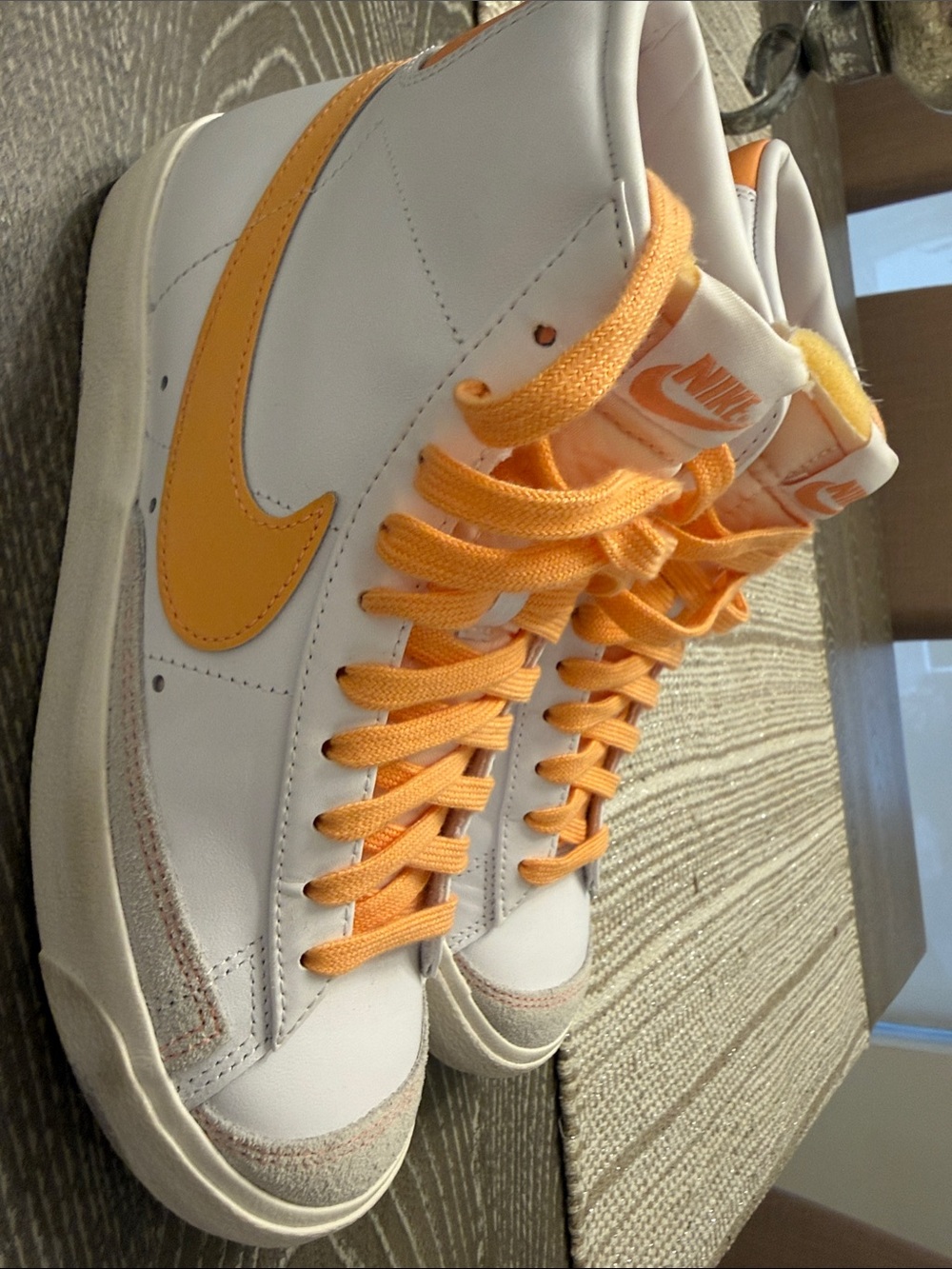 Nike Blazer Mid 77 women white Orange Swoosh and Laces 7.5